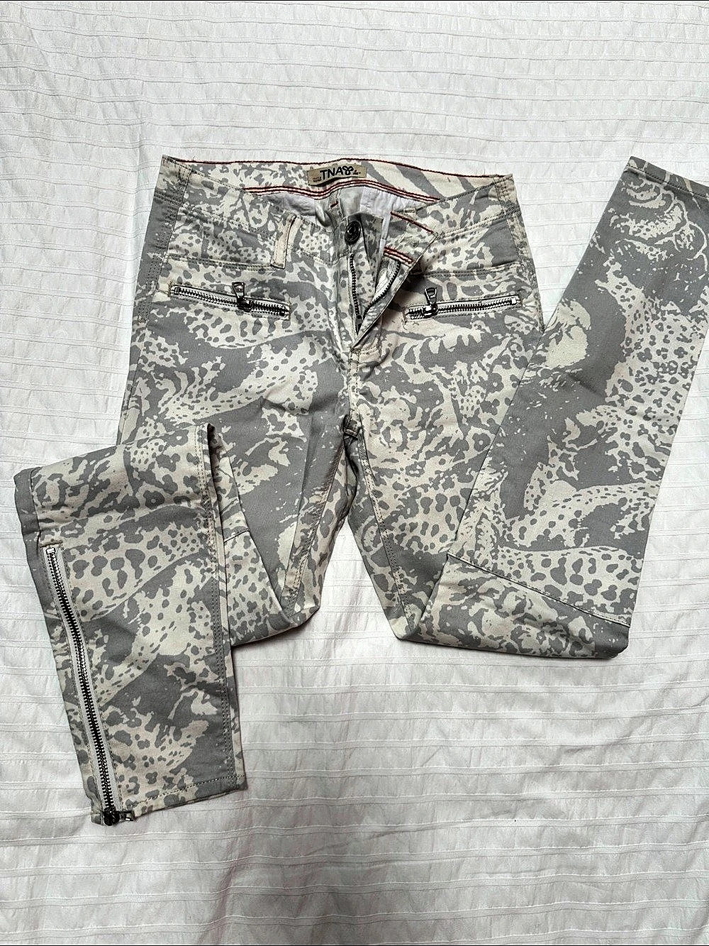 TNA Gray & White Animal Print Skinny Pants